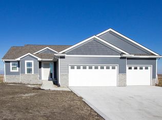 713 Mallard Pointe Nw Dr, Bondurant, IA 50035