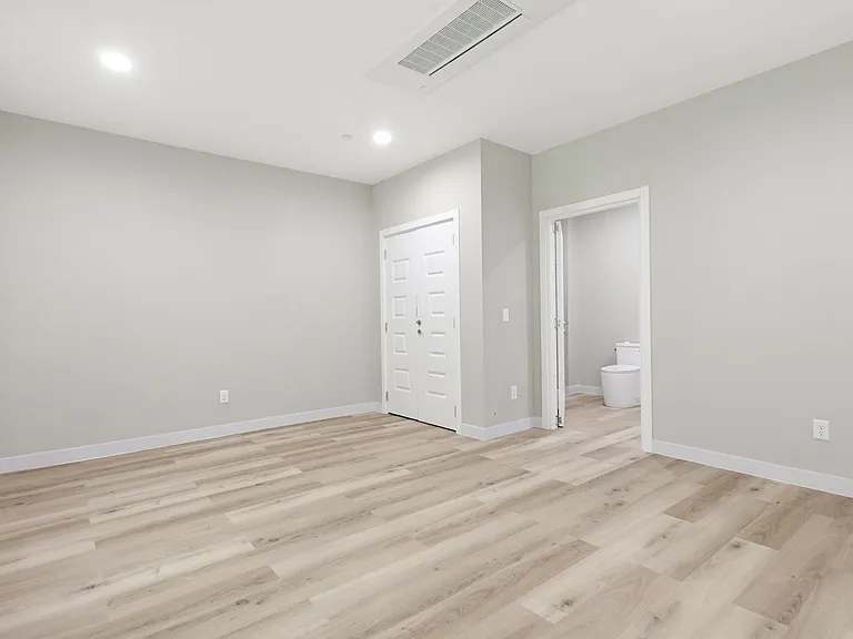 Taj Estates of Franklin II — Photo 126