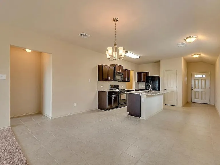 224 Lake Gln — Photo 4