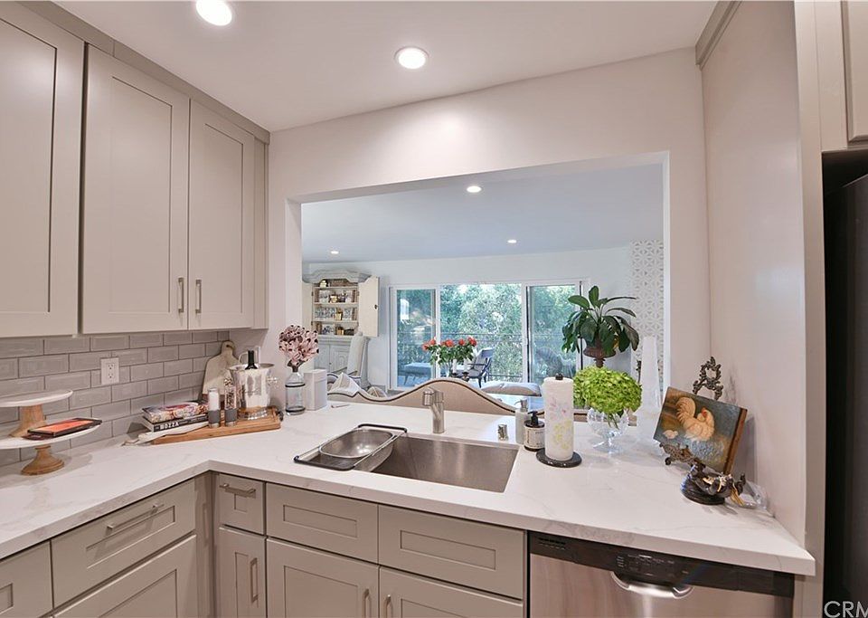 1st image of 1408 Barry Ave APT 205