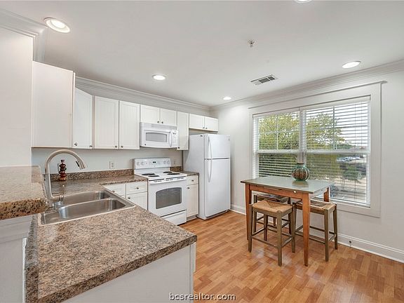 3rd image of 1725 Harvey Mitchell Pkwy S APT 2125