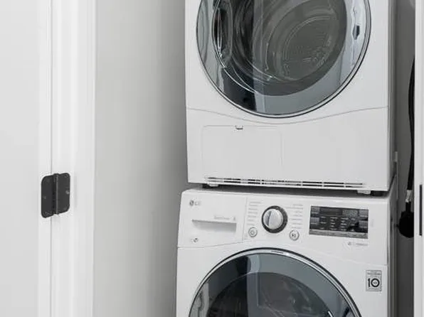 1489 Brooklyn Avenue image 8 of 9