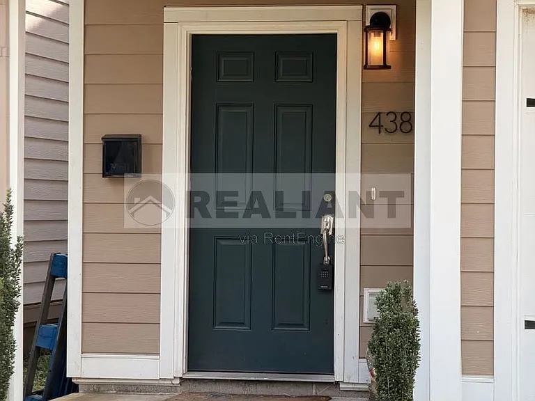 438 Kenton St — Photo 2