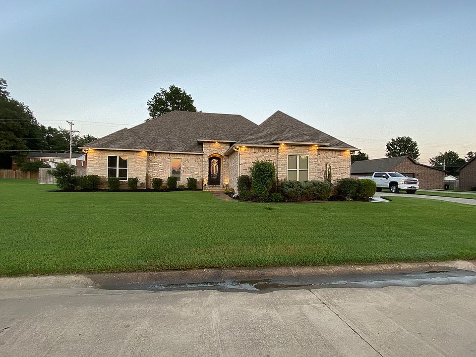 1st image of 704 Bluebird Dr