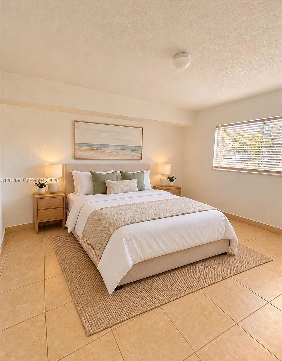 Brickell West Condo — Photo 2