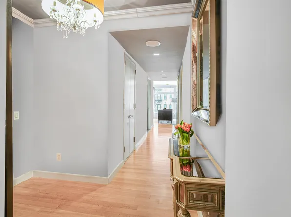 400 East 67th Street image 4 of 25