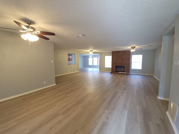 3rd image of 10314 Pelican Oak Dr