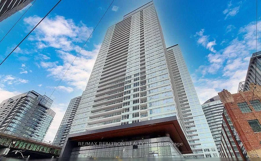 19 Bathurst St — Photo 2