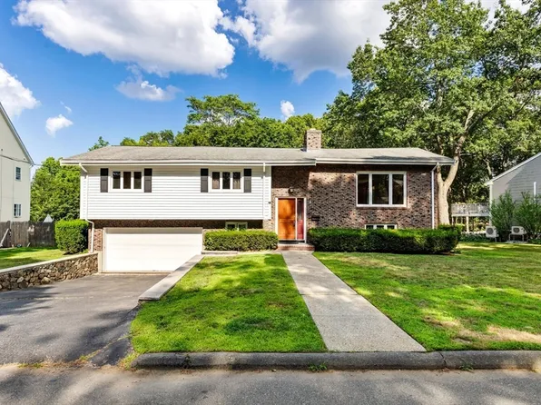 8 Gigante Dr, Stoneham, MA 02180