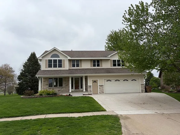 1001 SW Maplewood Dr, Grimes, IA 50111