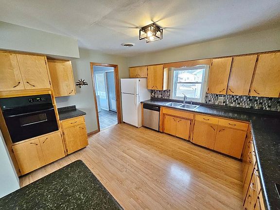 5th image of 511 3rd St SE
