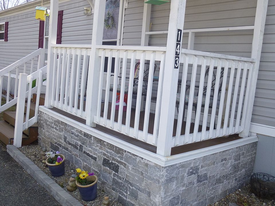 
Front porch / with stone 