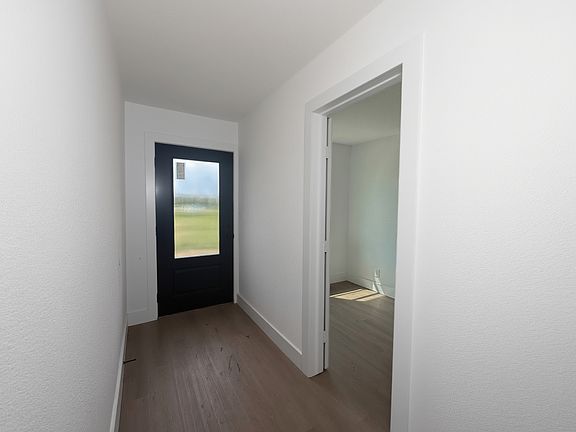3rd image of 905 E Fm 902