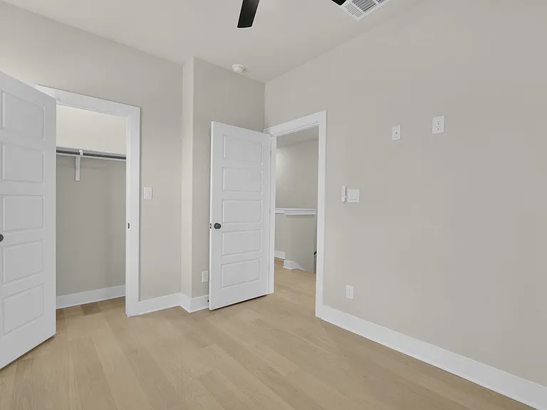 818 Empire St — Photo 12