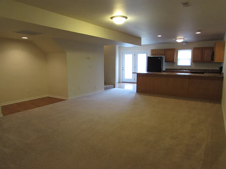 126 Andrews Dr — Photo 10