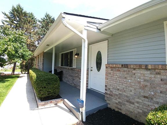 2nd image of 8 Laurel Dr SW