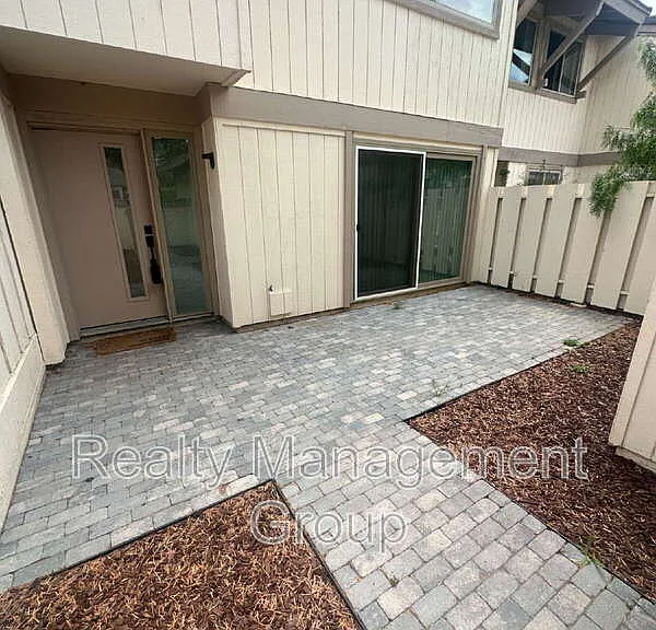 11218 Poblado Rd — Photo 3