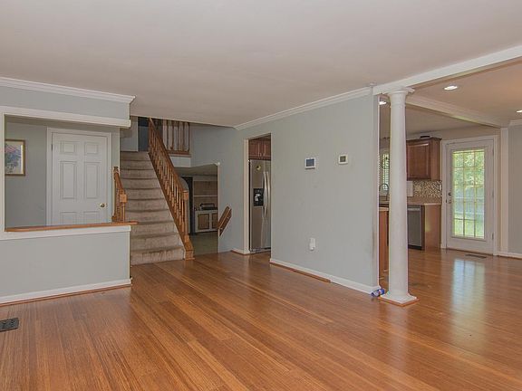 4th image of 2430 Pinefield Rd