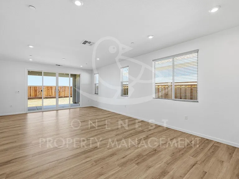 1078 Camomile Dr — Photo 3