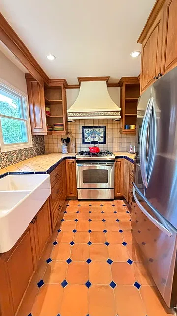 4 bed, 2.5 bath, 1400 sqft, $8,800 — Photo 4