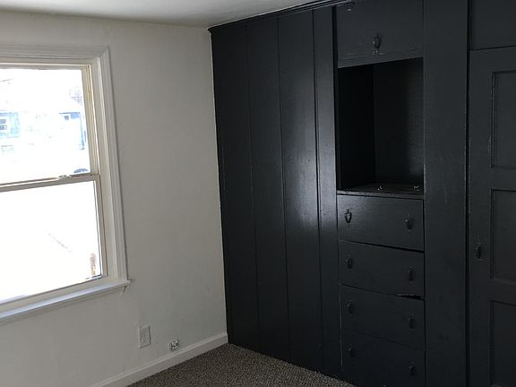 2nd image of 1001 W Rose St