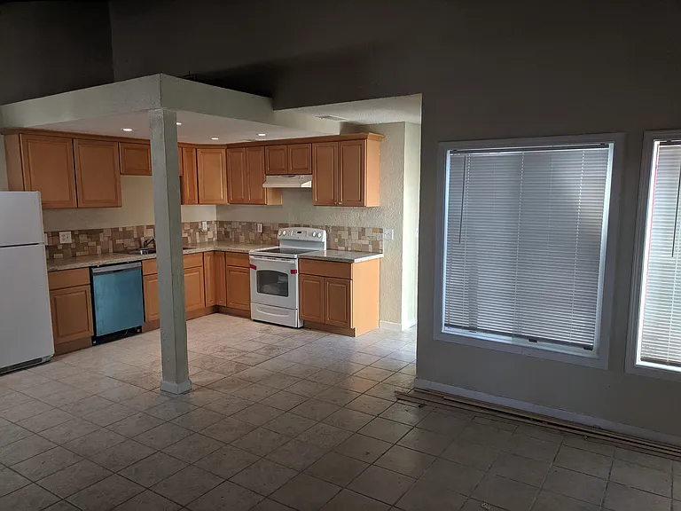 4521 Greensboro Way — Photo 7