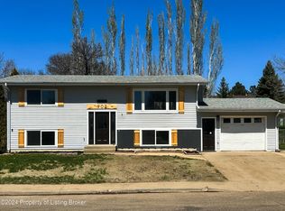 907 Custer St, Dickinson, ND 58601