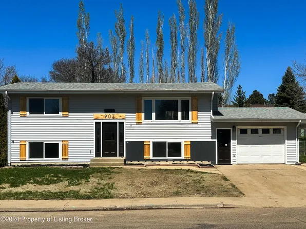 907 Custer St, Dickinson, ND 58601
