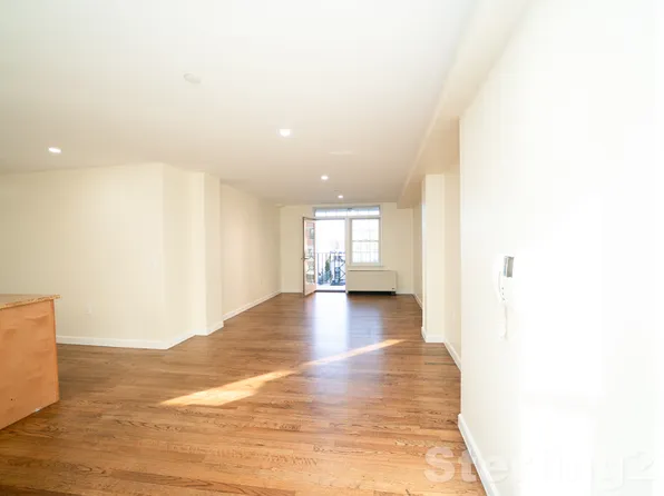 28-21 Astoria Boulevard image 8 of 15