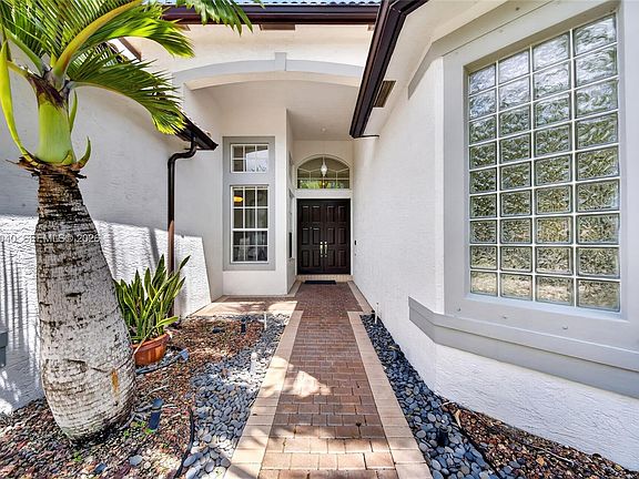 3rd image of 18609 SW 50th Ct