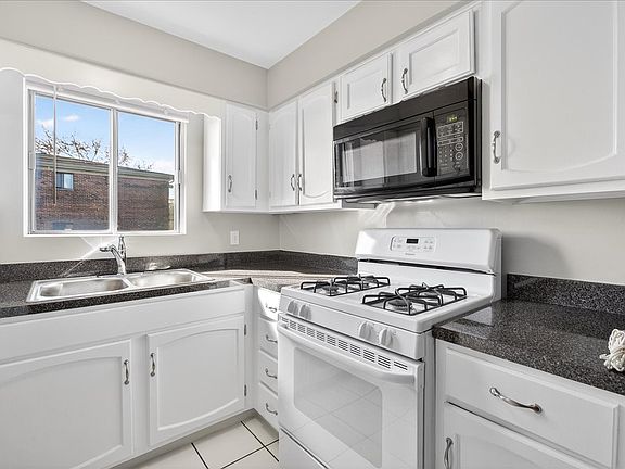4th image of 604 W 65th St APT 4