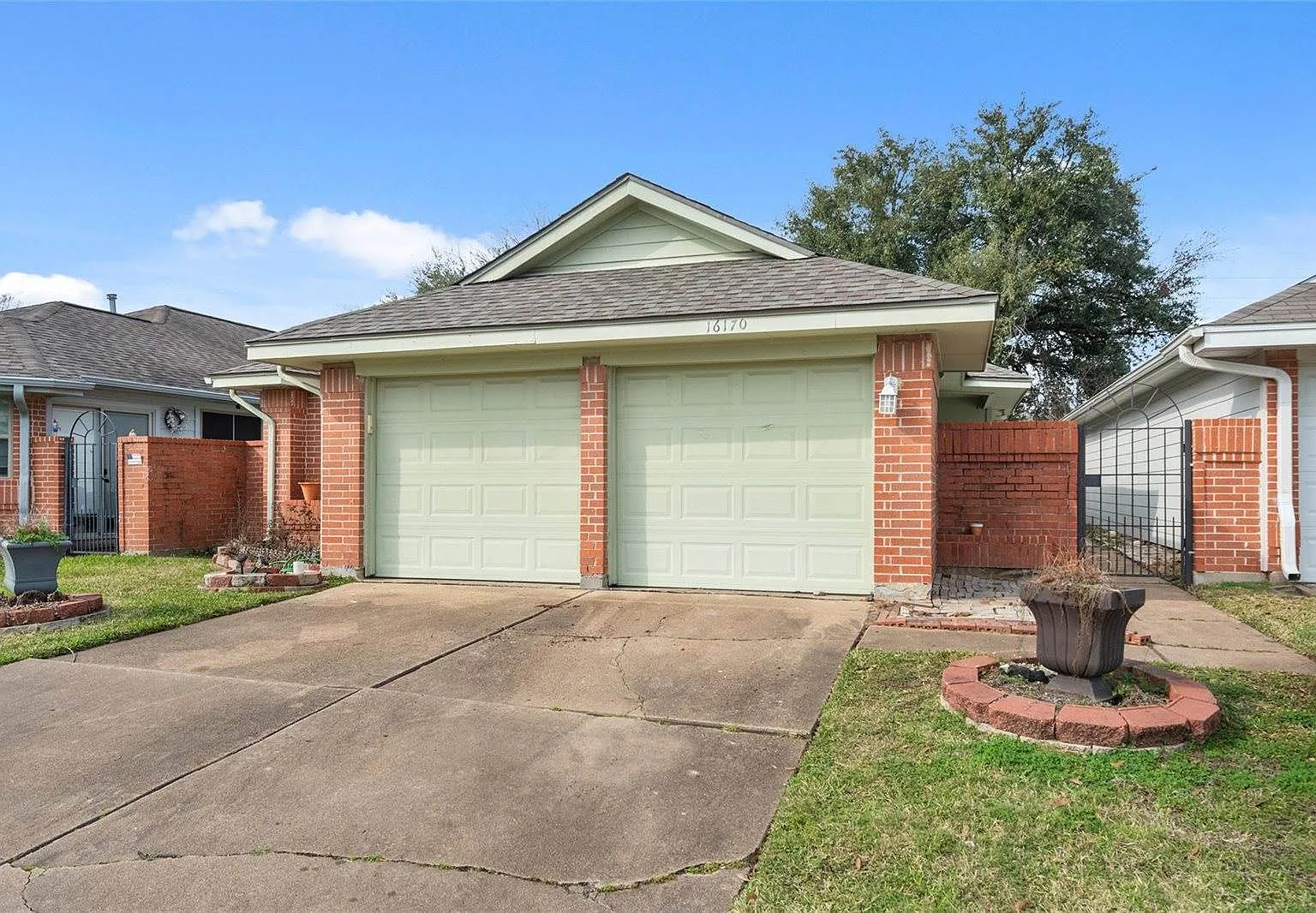 3 bed, 1209 sqft, $1,950 — Photo 1