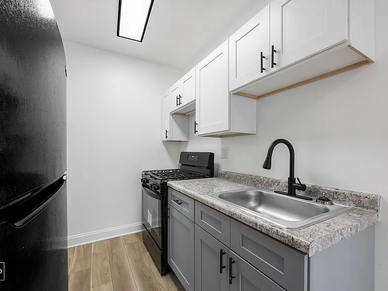 7903 S Luella Ave — Photo 27