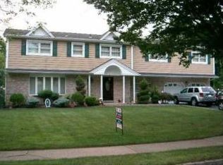 184 Stonehedge Ter, Clark, NJ 07066