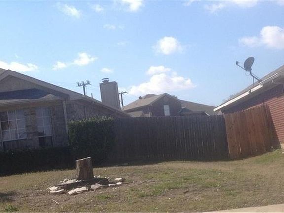 3rd image of 6210 Twin Maple Dr