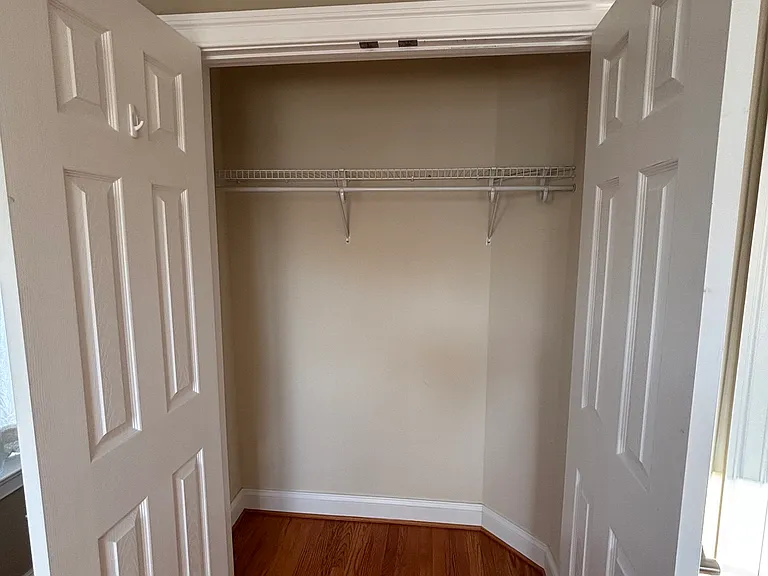 1045 Glenwood Station Ln — Photo 20