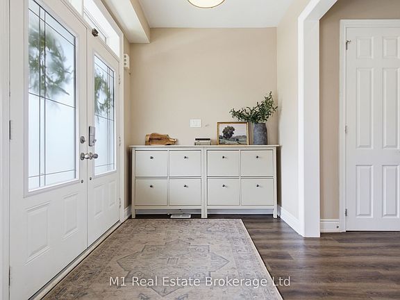4th image of 140 Harpin Way E