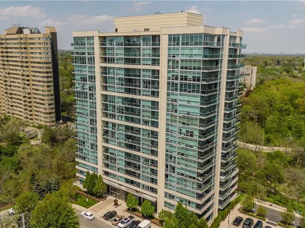 1055 Southdown Rd #312, Mississauga, ON L5J 0A3