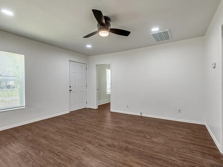 515 W Martin St — Photo 11