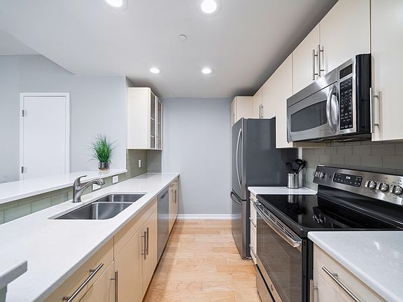 4th image of 149 Essex St APT 2L