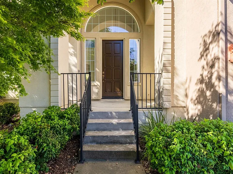 2100 Lamego Way — Photo 2