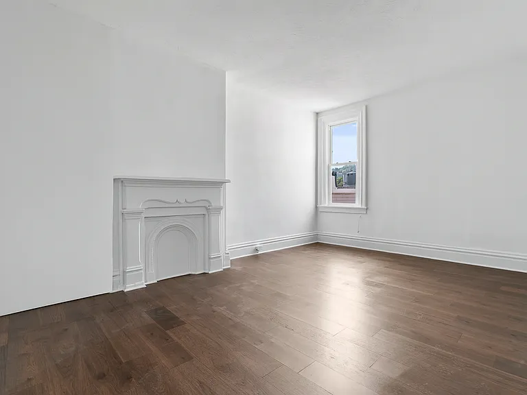 2306 E Carson St — Photo 3