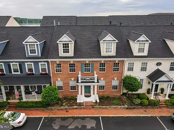 5th image of 758 Monument Ave