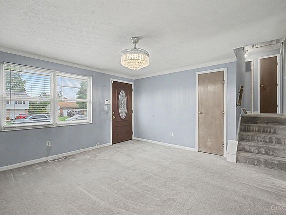 5th image of 967 Harrogate Ct