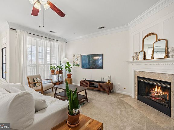 5th image of 1724 Osage St Unit 304