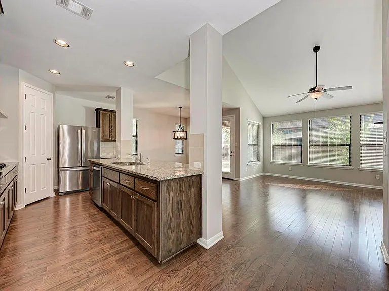 6805 Barstow Ct — Photo 10