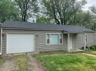 2320 SW Valley Brook Ln, Topeka, KS 66614
