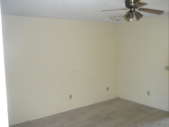 4th image of 617 Ixoria Ave APT 15