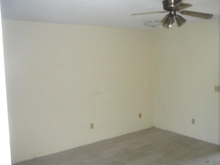 617 Ixoria Ave #15 — Photo 5