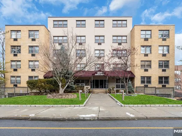300 Lookout Ave APT A8, Hackensack, NJ 07601